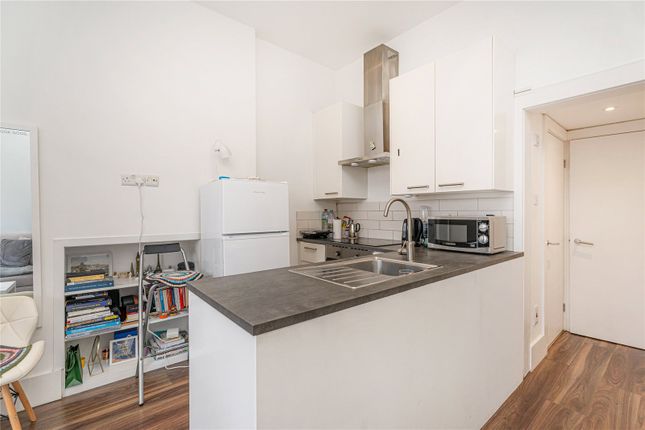 Flat for sale in Tetherdown, Muswell Hill, London
