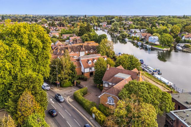 2-bed flat on 12, Lime Tree Court, Old Windsor, £350,000