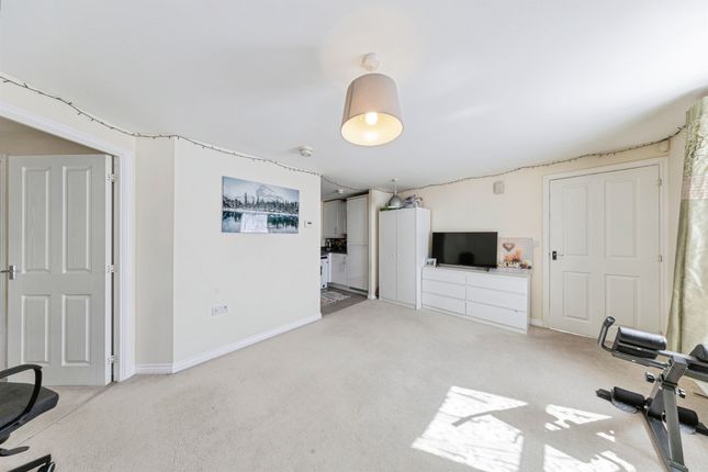 46, Paradise Orchard, Aylesbury photo 3