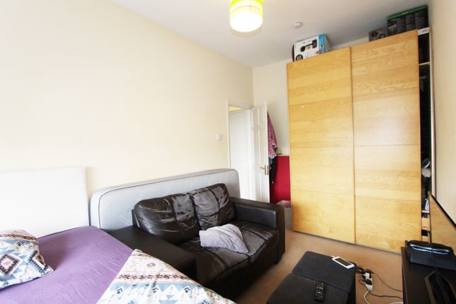 Flat to rent in Clive Lodge, Shirehall Lane, London