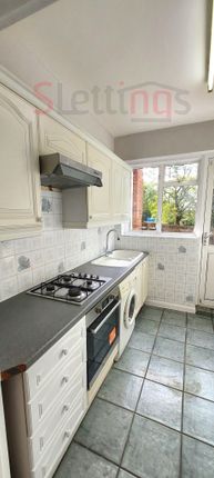 Maisonette for sale in Mount Road, London