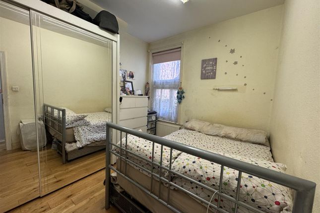 Flat for sale in Cecil Road, Hounslow