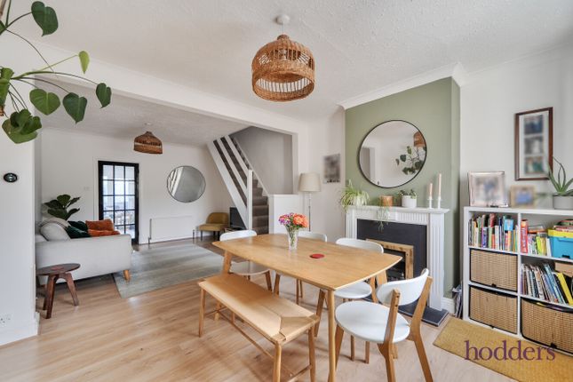 21, Laburnum Road, Chertsey photo 3