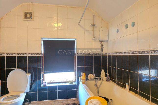 12 Cecil Street, Huddersfield photo 5