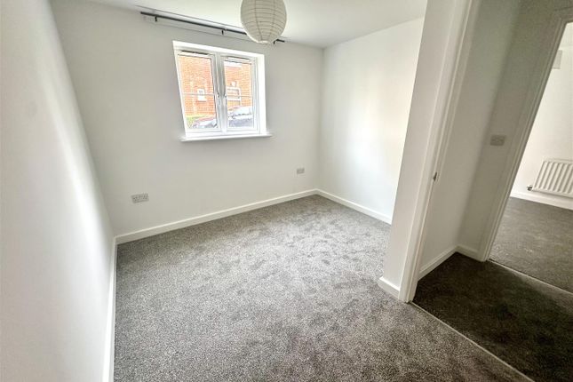 Flat to rent in Frankel Avenue, Swindon