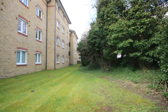 Flat for sale in Malin Court, Boxmoor