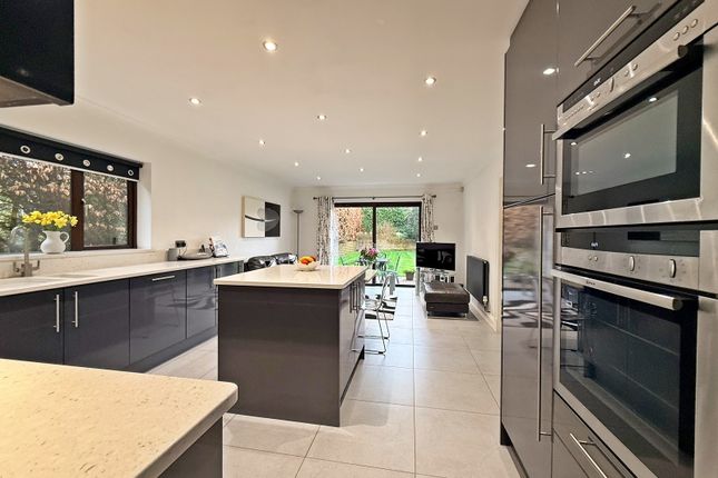 7, The Paddocks, Pontyclun photo 4