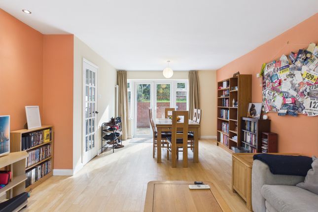 19 Linchfield, High Wycombe photo 3