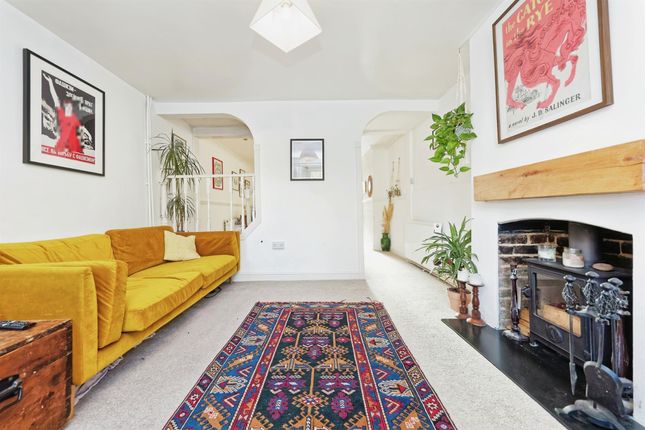 End terrace house for sale in Garfield Place, Faversham