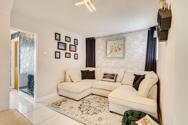 4, Little Charlton, Basildon photo 4