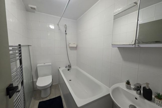 22c, Josephine Avenue, London photo 4