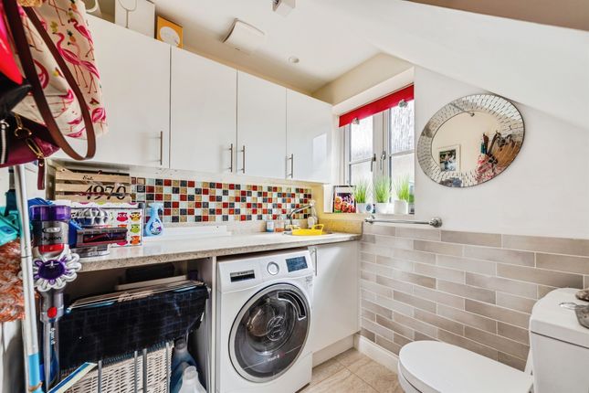 2, Carriage Crescent, Witney photo 3