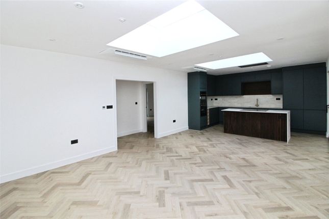 13A,, Kenley Gardens, Hornchurch photo 2