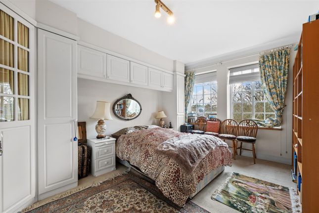Flat for sale in Albemarle, Wimbledon Park Side