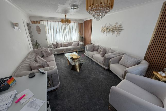 1b, Heronsgate, Edgware photo 4
