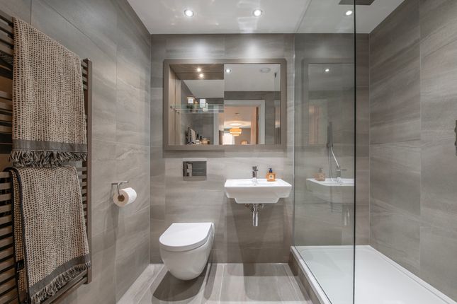 108 Rhodes East, Quarry Hill, Leeds photo 4
