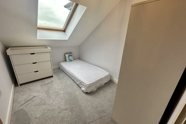 Flat to rent in Burlington House, 2 Park Lodge Avenue, West Drayton, Greater London