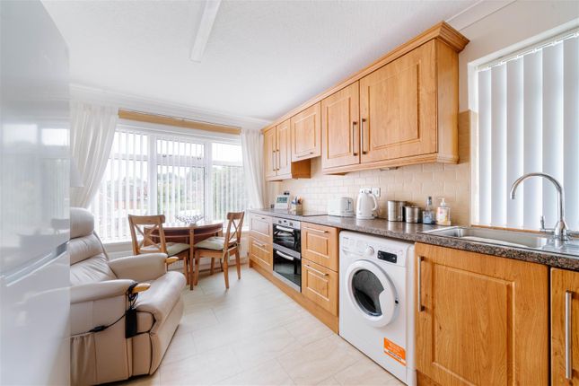 1, Halton Close, Chesterfield photo 4
