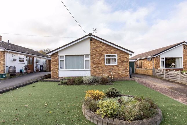 Thumbnail Bungalow for sale in Manor Close, Easton-In-Gordano, Bristol