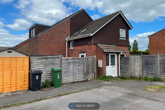 Thumbnail Terraced house to rent in Robertson Close, Newbury