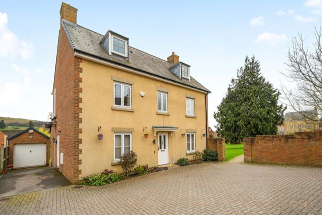 5-bed house on 22, Home Orchard, Stroud, £595,000