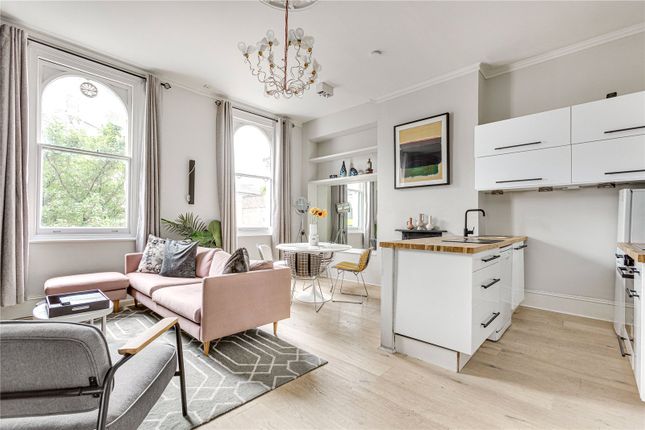 Thumbnail Flat to rent in Ferndale Road, Clapham North