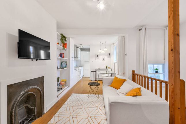 Thumbnail Flat to rent in Buckingham Road, Islington, London