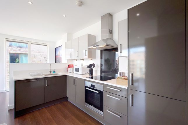 20 Morton, Lock Side Way, London photo 3