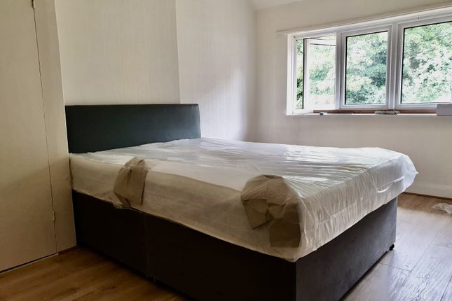 Thumbnail Room to rent in Oakington Manor Drive, Wembley, Greater London