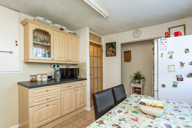 Maisonette for sale in Three Colt Street, London