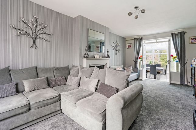 7, Vale Close, Dronfield photo 3