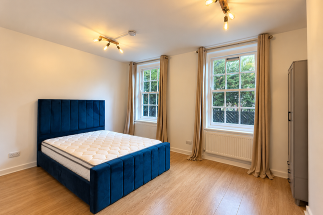 Clarendon Road, London photo 3