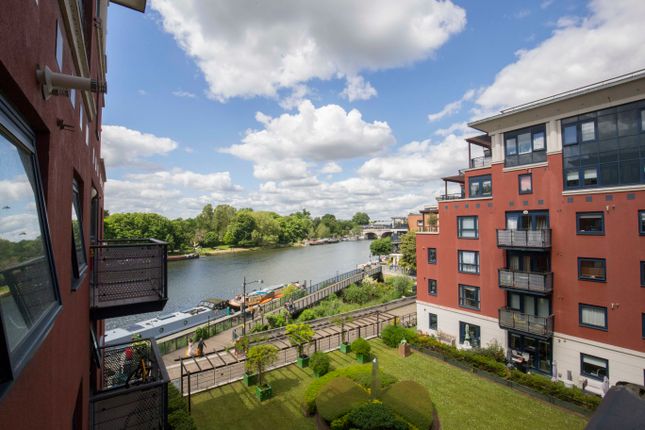 Flat for sale in Wadbrook Street, Kingston Upon Thames