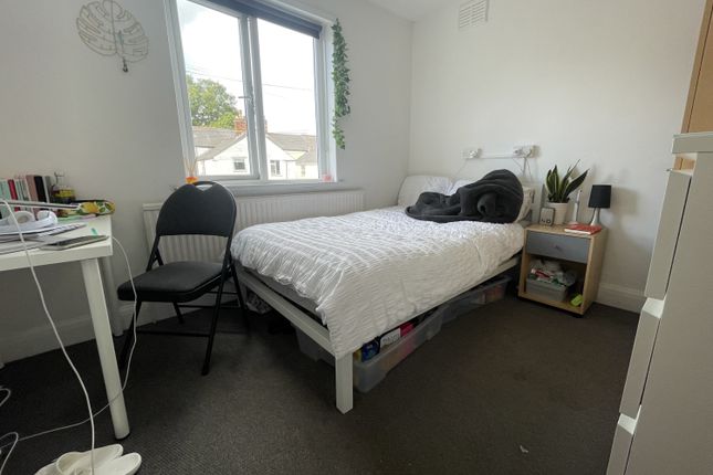 19, Llanbleddian Gardens, Cardiff photo 4