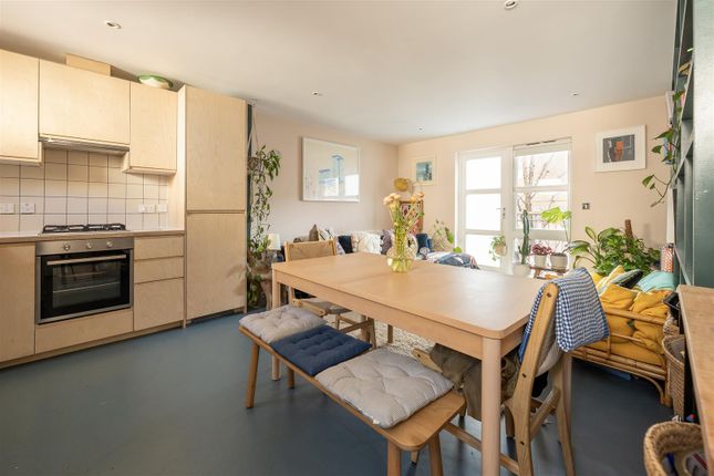 7b, Reading Lane, Hackney photo 3