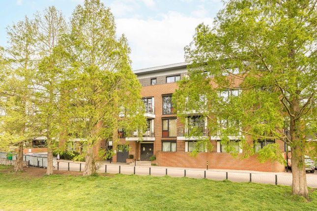 13 Greenacres House, 32, Knaresborough Drive, London photo 3