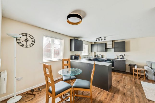 8, Aquarius Court, Swindon photo 4