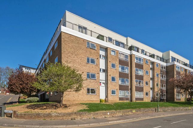 2-bed flat on 22 Ashleigh Court,, Solomons Hill, Hertfordshire, £300,000