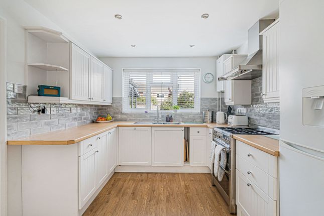 26 Delamere Drive, Swindon photo 2