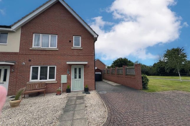 Thumbnail Town house for sale in Skippers Close, Blaby, Leicester