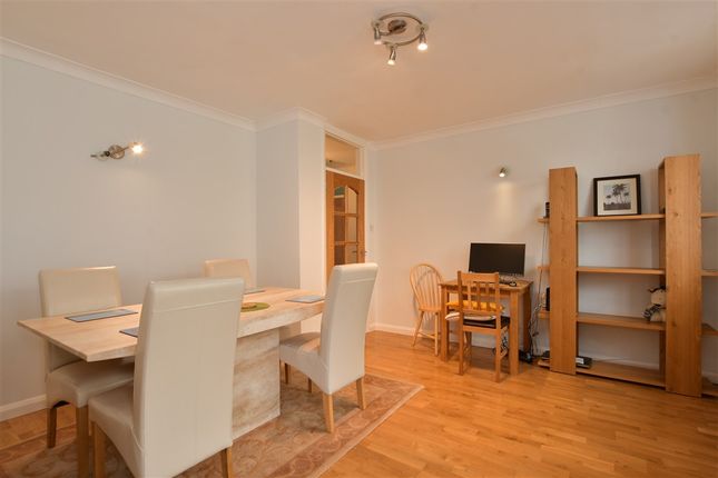Dacre Gardens, Chigwell photo 4