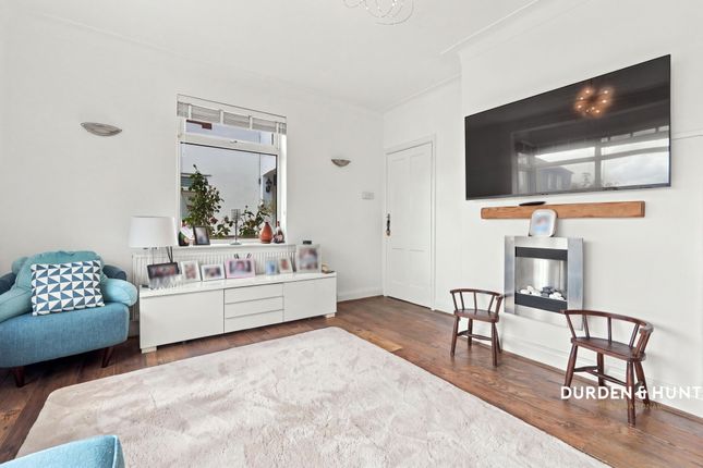 47 Tudor Drive, Romford photo 3