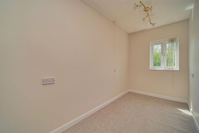 54, Wharf Court, Melksham photo 4