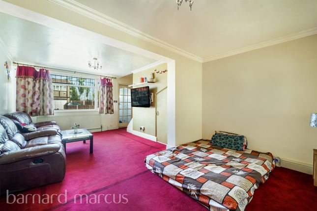 90, Hereford Road, Feltham photo 2