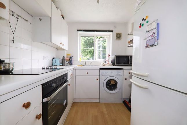 Thumbnail Flat for sale in St. Peters Close, Rickmansworth