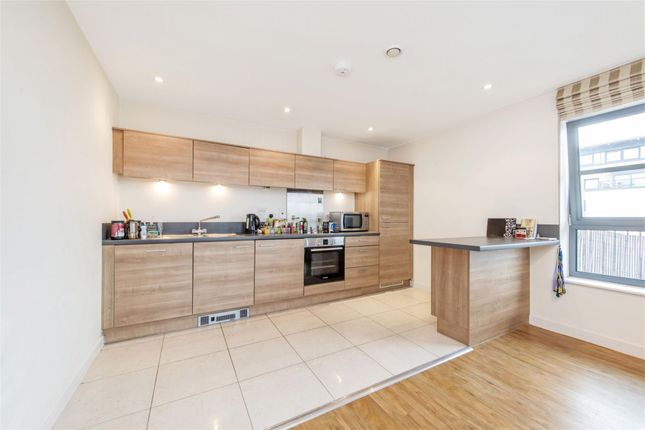 Flat 7 Zenith Building, 590, Commercial Road, Limehouse photo 4