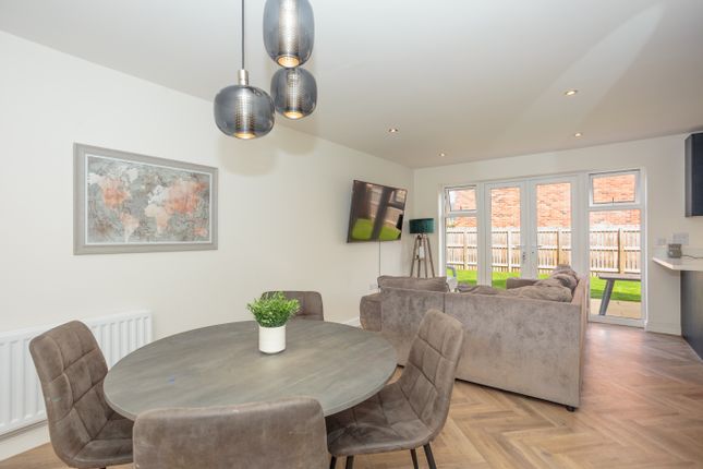 22, Orchid Way, Dumfries photo 3