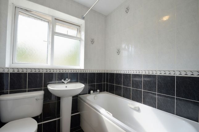 2, Ilex Close, Egham photo 2
