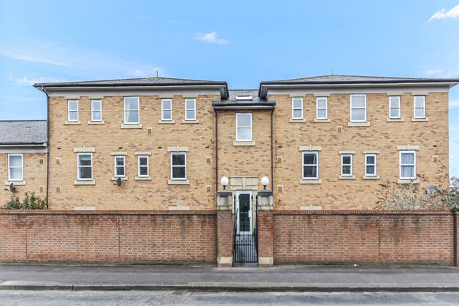 Flat for sale in New Stairs, Chatham