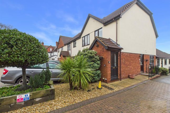 2-bed house on Flat 39, The Manor, Church Road, Gloucester, £70,000